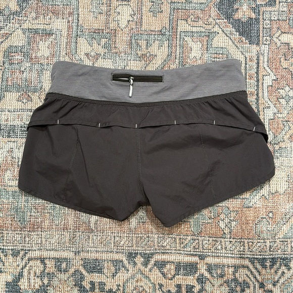 Lululemon lined shorts size 6 - Picture 2 of 2